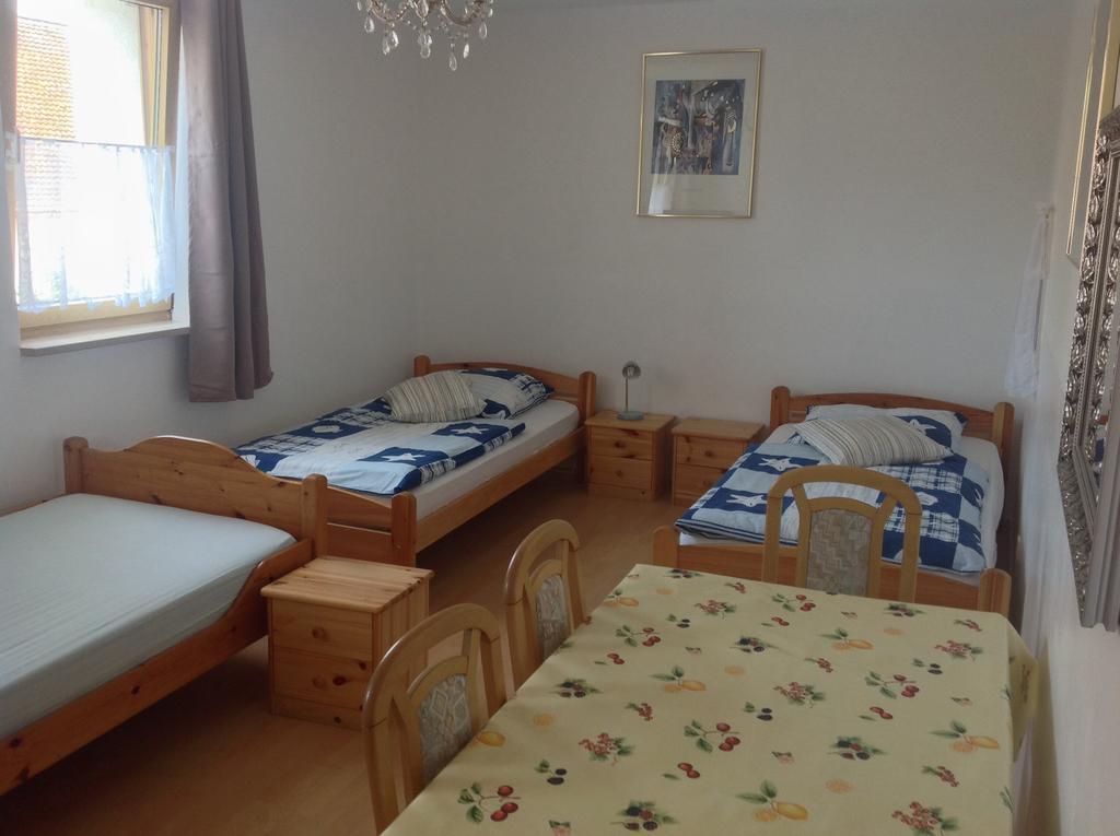 Pension Lindengarten Нюрнберг Екстериор снимка